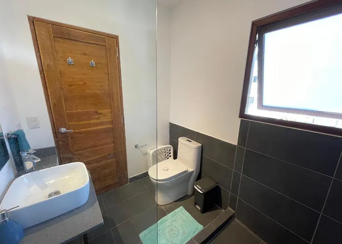 Turtle Townhome #1 Private Pool & Garden 300 Mtrs To Сasa de vacaciones